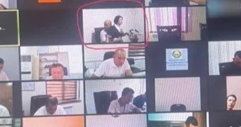 «Coldplay по-узбекски»: в Самарканде чиновник обнимал сидящую на коленях сотрудницу во время совещания