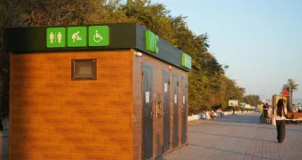 Вечный ремонт: жители Актау устали искать работающие туалеты на набережной