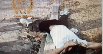 «Это что-то страшное»: в центре Алматы подростки лежали на земле в изменённом состоянии (видео)