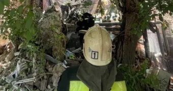 «Возвращаюсь, а подъезда нет». В Астрахани обрушилась часть дома, под завалами ищут людей