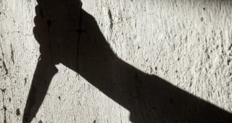 Мужчину, который уснул в мечети, 30 раз ударили ножом