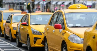 В одном из городов России мигрантам запретили работать в такси