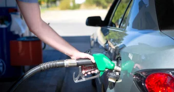 «Это развод»: автоэксперт посоветовал не заливать в китайские авто бензин АИ-92