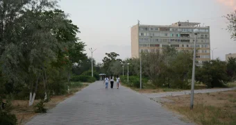 «Ни урн, ни лавочек»: жители Актау вновь пожаловались на удручающее состояние главного городского парка