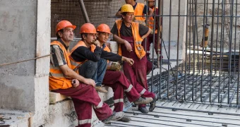 Чужие среди своих: кто реально управляет стройками и заводами Казахстана