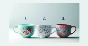 В какую чашку нальете себе чай? Выберите одну и узнаете, о чем сплетничают люди за вашей спиной