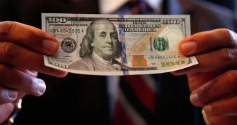 Что происходит с тенге? Казахстанцы скупают доллар по 551