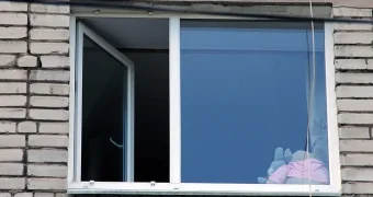 Трагедия в Павлодаре: женщина выбросила двоих детей из окна