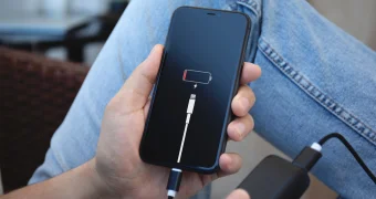 Как заряжать смартфон, чтобы не убить аккумулятор за год: 5 современных советов