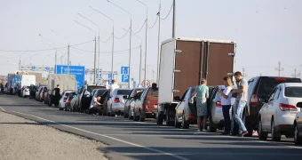 Месяц запретов: казахстанцев не выпускают за границу, штрафуют и лишают кредитов