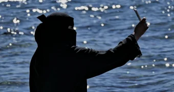 Кому можно, а кому нельзя скрывать лицо: разъяснение от полиции Алматы