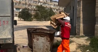 Сколько тонн мусора ежедневно вывозят из микрорайонов в Актау
