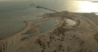 В Каспии остров Гум превратился в полуостров: чем это грозит экологии водоема?