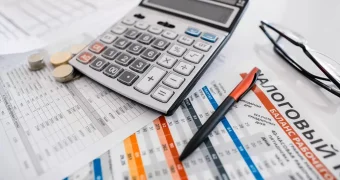 Казахстанцам приходят штрафы на миллионы: налоговая выставляет долги, которых нет