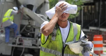 Жаркая погода и трудовой кодекс Казахстана: при каких условиях можно не работать по закону