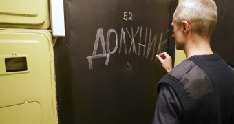 Долги казахстанцев на сотни миллиардов тенге перешли коллекторам: что это значит для заемщиков?