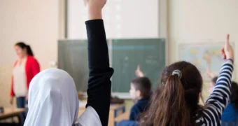 «За хиджаб — к ответственности»: министр напомнил родителям о законе в школах Казахстана