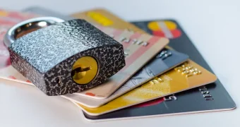 Вашу карту могут заблокировать в любой момент: что делать казахстанцам, если банк заморозил счет