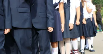 Родители в Казахстане требуют отмены обязательной школьной формы