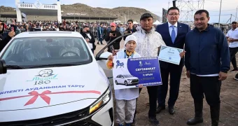 Автомобиль выиграл на скачках 12-летний наездник из Мангистау