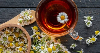 Какие болезни может вызвать чай с сахаром, рассказала врач