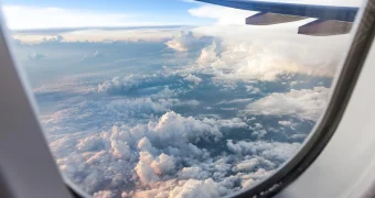 Билеты в Москву за 400 тысяч: казахстанцы сталкиваются с рекордным ростом цен на авиаперелеты