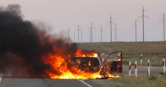 На трассе Актау-Курык полностью сгорел автомобиль