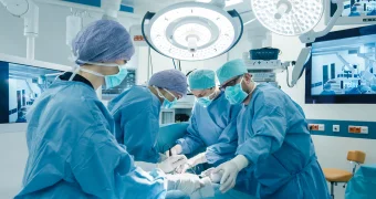 В Китае врачи спасли жизнь пациенту с практически оторванной головой