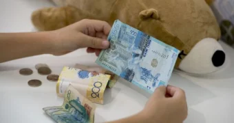 110 тысяч тенге ежемесячно: новые размеры детских выплат в 2025 году