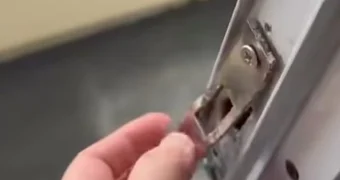 Вагоны без окон и антисанитария: пассажиры снова пожаловались на условия в поезде Мангистау – Актобе