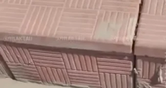 Жители Актау недовольны ремонтом лестницы у областного акимата