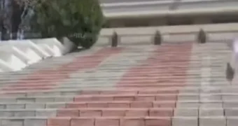 Недавно отремонтированную лестницу за зданием акимата Мангистау снова будут переделывать – власти