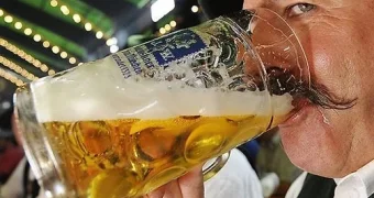 Врачи рассказали о признаках пивного алкоголизма