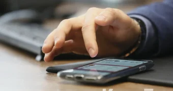 Секреты мобильных переводов раскрыты: кто из казахстанцев попадёт под контроль налоговой