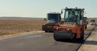 В Мангистау обновляют дорогу от Жанаозена до границы Туркменистана