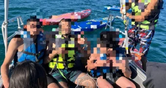 В Актау несколько человек унесло в море штормовым ветром