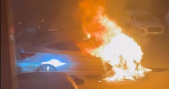 В Актау во дворе дома сгорел автомобиль