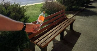 «Таза Ақтау»: на центральной улице туристического рая до сих пор нет мусорных урн