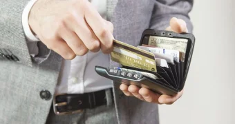 Налоговики будут знать о каждом крупном счёте и покупке казахстанцев — от 20 тыс. МРП