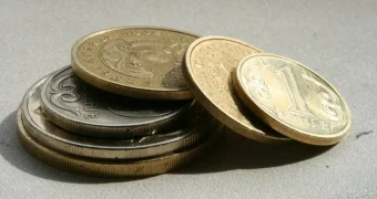 92 тенге в день: как казахстанцы незаметно дарят банкам сотни миллиардов