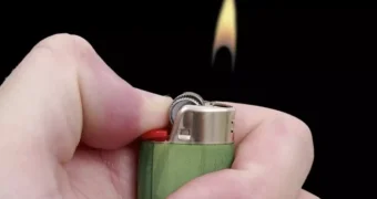 Зажигалки в России будут продавать только по паспорту