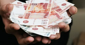 Обменники утонули в рублях: почему казахстанцы массово сдают валюту России