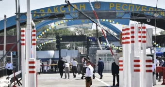 На границе Казахстана кипит нелегальная торговля: валютные потоки и ГСМ на миллионы