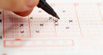 Россиянка разбогатела на 120 миллионов рублей благодаря подарку дочери