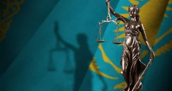 Подросток без прав сел за руль в Жанаозене - отец заплатил штраф