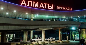 Очередное ЧП в аэропорту Алматы: мужчина закрылся в туалете и пытался покончить с собой
