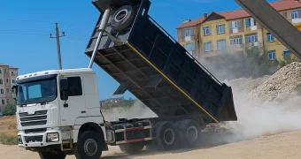 Жители села Баскудык пожаловались на горы строительного мусора