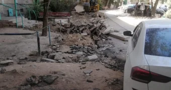 «Двор превратили в поле боя»: на подрядчиков жалуются жители Актау