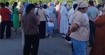 Жители села Батыр пришли к акимату с требованием предоставить школьные автобусы детям