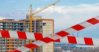 Дом не достроили: что будет с деньгами и квартирами казахстанцев - три законных механизма защиты